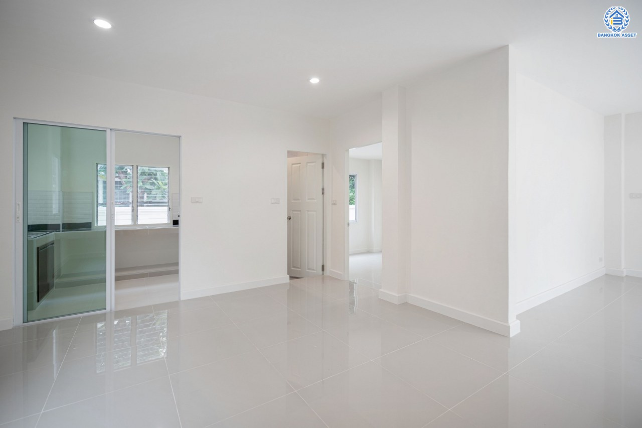 บ้านมือสองตกแต่งใหม่ โครงการ มณีรินทร์พาร์ค รัตนาธิเบศร์-ท่าอิฐ หลังมุม แบรนด์ Property Perfect เนื้อที่ 74.10 ตร.ว. ฟังก์ชัน 3 ห้องนอน 3 ห้องน้ำ 1 ห้องอเนกประสงค์ จอดรถได้ 2 คัน บนทำเลศักยภาพ เชื่อมต่อทั้ง ถนนรัตนาธิเบศร์ และถนนราชพฤกษ์ ใจกลาง 2 เซ็นทรัลฯ ใกล้ทางด่วน "งามวงศ์วาน" และรถไฟฟ้า "สถานีบางรักน้อยท่าอิฐ"